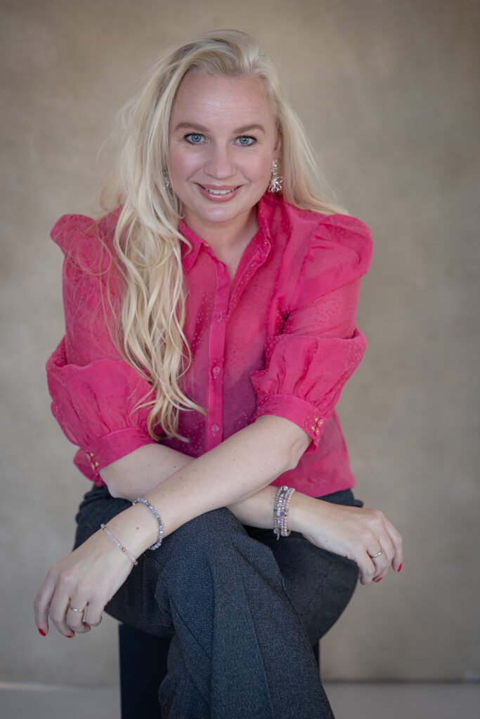 Bedrijfsfotografie, Bedrijfsfotografie Meppel, Personal Branding fotograaf, Foto's voor social media Contentfotograaf, Zakelijk Fotografie, Fotograaf Gezocht, Fotograaf in Meppel, Drenthe, Overijssel, Drenthe,  Hybrid Shoot, Videograaf, Mijn zichtbaarheid vergroten, Social Media fotograaf, Bedrijfsfotograaf. Zakelijk portret. Fotograaf Meppel, Fotograaf gezocht. 